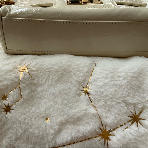 Marc Jacob’s “URSULA” Beige Patent Leather Bag with Gold Chain Handle - Picture 12 of 13